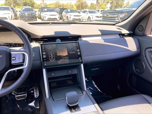 Used 2025 Land Rover Discovery Sport Dynamic SE AWD/4WD image 9