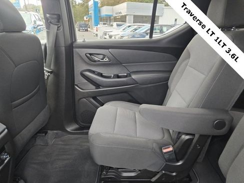 Used 2023 Chevrolet Traverse LT image 19