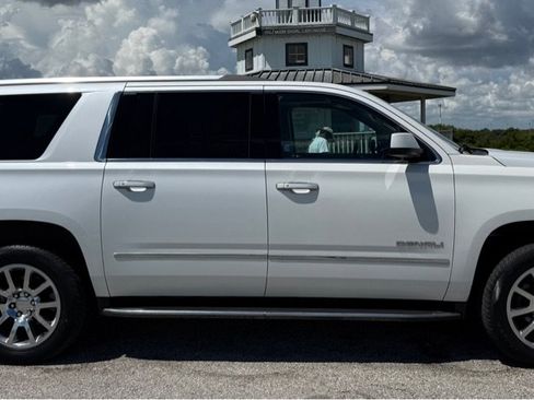 Used 2017 GMC Yukon XL Denali w/ Open Road Package RWD image 4