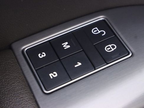 Used 2020 Land Rover Range Rover Sport SE image 26