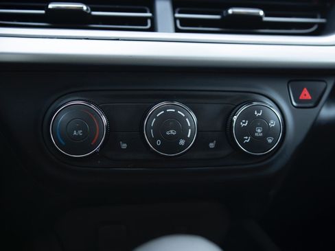 Used 2024 Chevrolet Trax LS w/ LS Convenience Package image 9