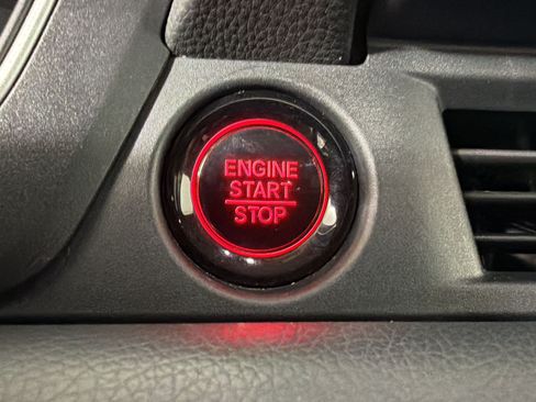 Used 2023 Honda Pilot Touring image 17