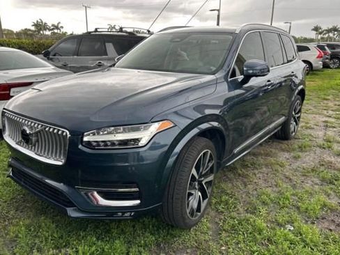 Used 2023 Volvo XC90 B5 Plus image 2