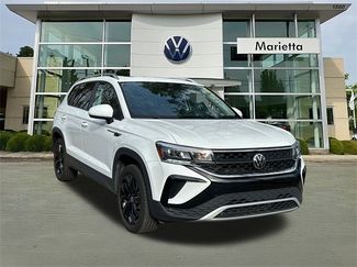 Certified 2024 Volkswagen Taos SE video 1