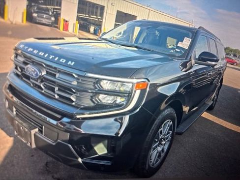 Used 2025 Ford Expedition Max Active AWD/4WD image 1
