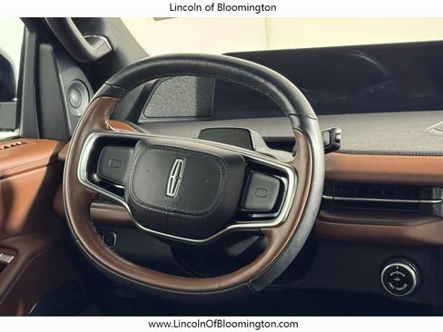 Used 2025 Lincoln Navigator Reserve image 24