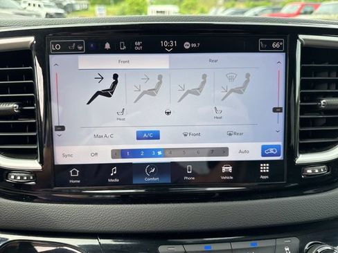 Used 2024 Chrysler Pacifica Touring-L FWD image 38
