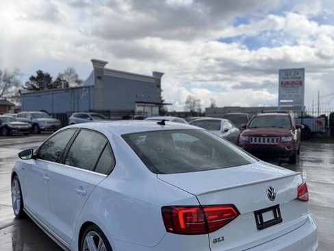 Used 2017 Volkswagen Jetta GLI image 5
