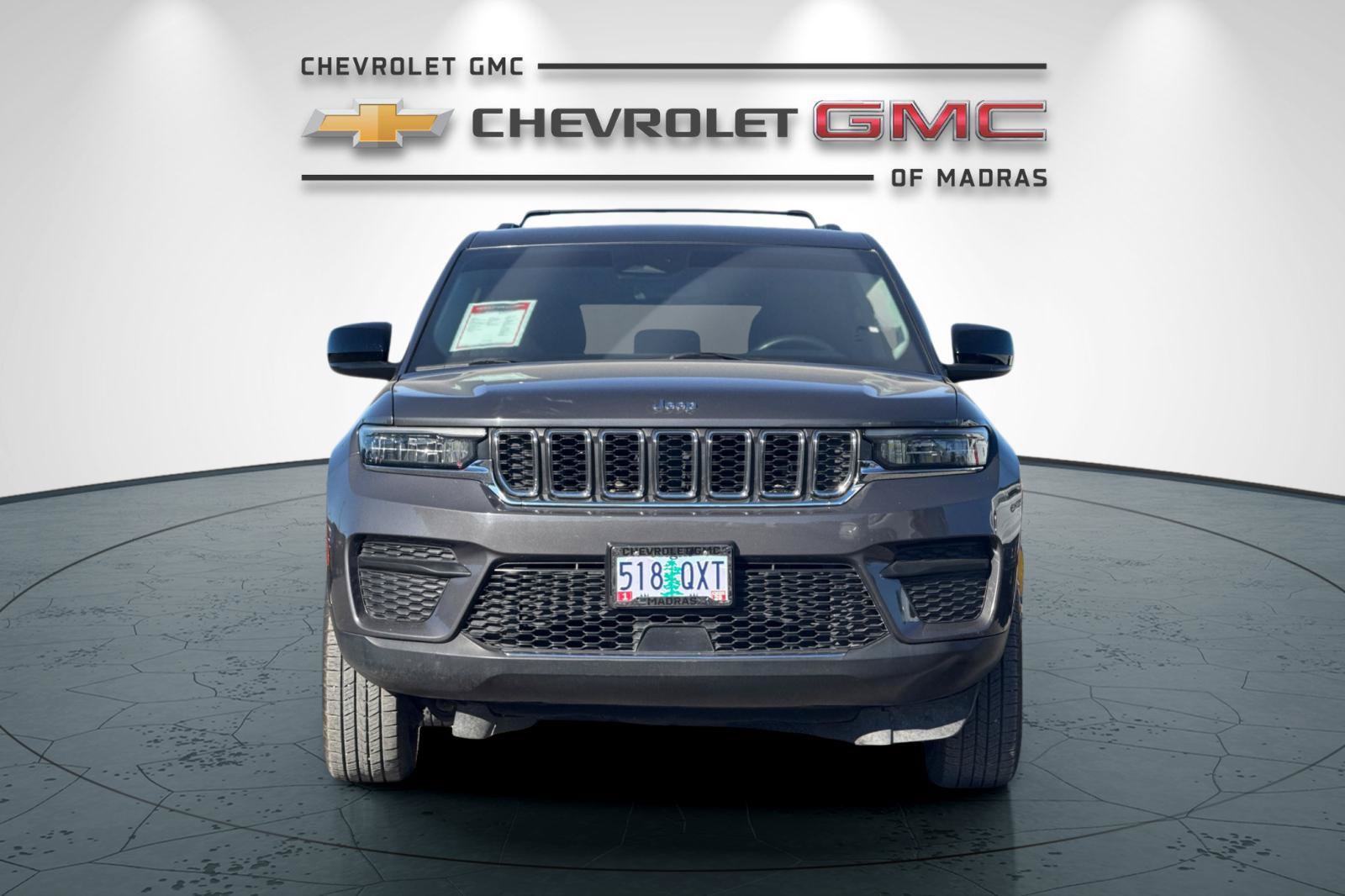 Used 2023 Jeep Grand Cherokee Laredo AWD/4WD image 8