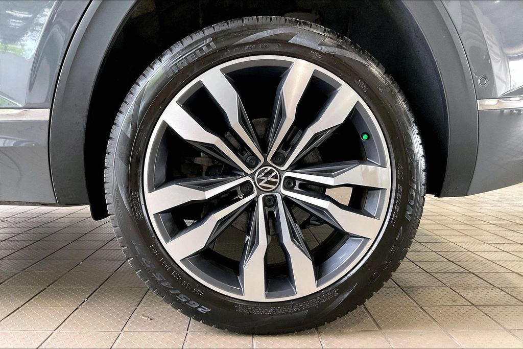 Used 2021 Volkswagen Atlas Cross Sport SEL Premium R-Line AWD/4WD image 32