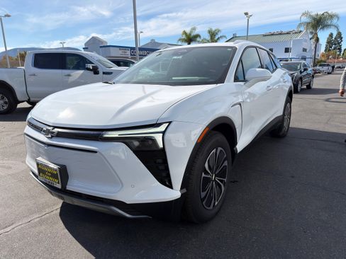 New 2025 Chevrolet Blazer EV LT w/ Super Cruise Package AWD/4WD image 4