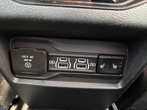Used 2025 Jeep Grand Cherokee Limited w/ Black Appearance Package AWD/4WD image 18