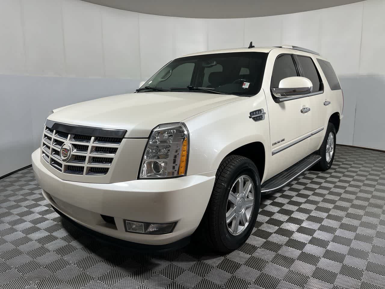 Used 2010 Cadillac Escalade AWD image 4