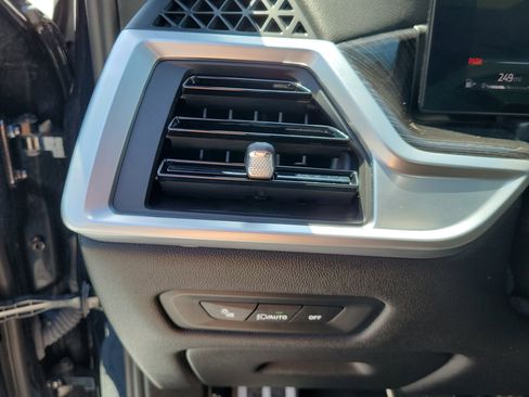 Used 2024 BMW X5 sDrive40i w/ M Sport Package RWD image 22