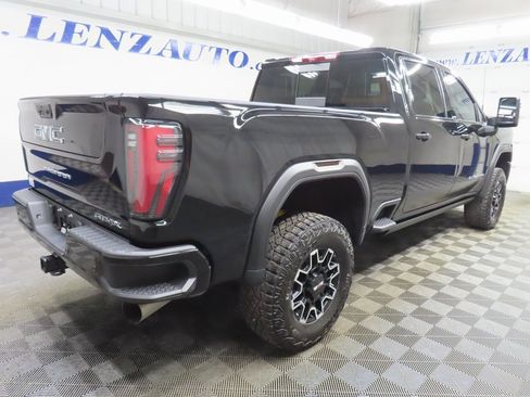 Used 2025 GMC Sierra 2500 AT4X image 4