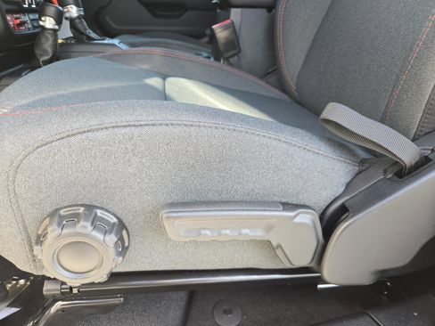 Used 2026 Jeep Wrangler Unlimited Rubicon image 26