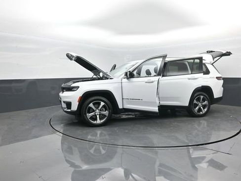 Used 2023 Jeep Grand Cherokee L Limited w/ Luxury Tech Group II AWD/4WD image 43