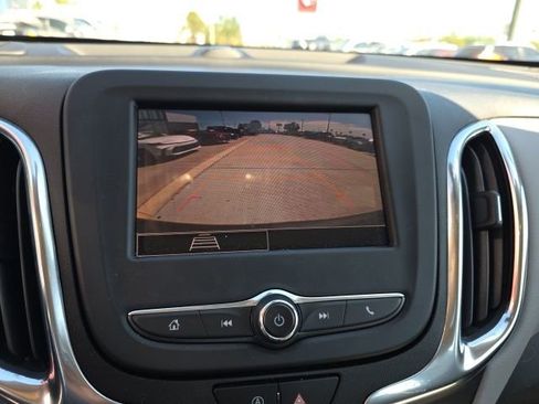 Used 2022 Chevrolet Equinox LS FWD image 19