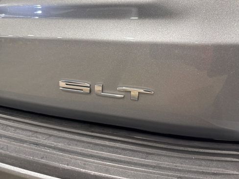 Used 2023 GMC Yukon SLT w/ SLT Premium Package image 10