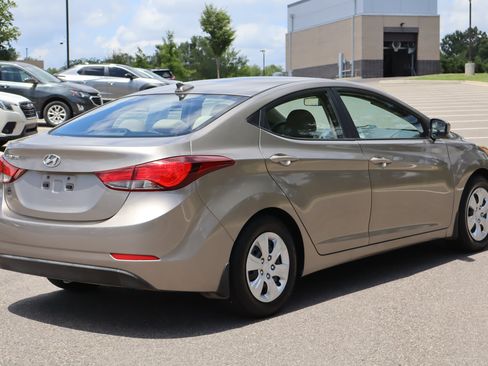 Used 2016 Hyundai Elantra SE FWD image 8