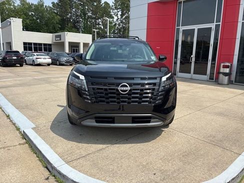 New 2026 Nissan Pathfinder Platinum w/ Accent Package FWD image 2