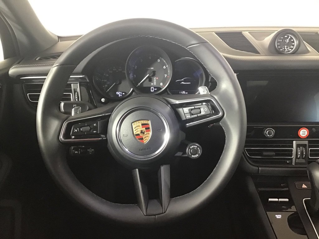 Certified 2026 Porsche Macan AWD/4WD image 22