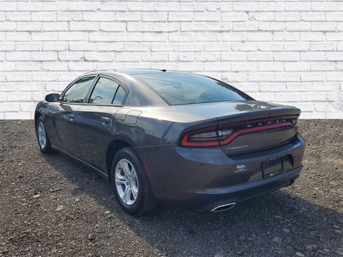 Used 2019 Dodge Charger SXT image 3