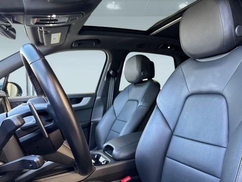 Used 2024 Porsche Cayenne AWD/4WD image 20