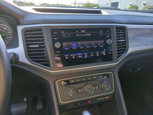 Certified 2021 Volkswagen Atlas Cross Sport SE FWD image 8