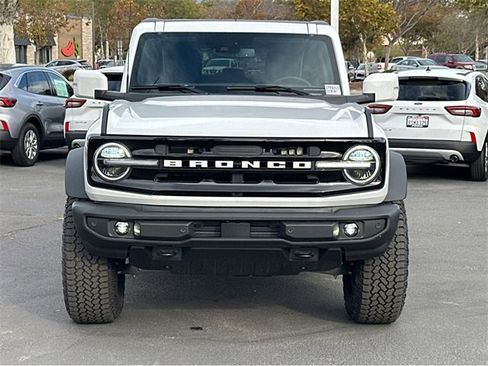 New 2025 Ford Bronco Outer Banks w/ Sasquatch Package image 2
