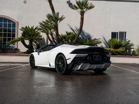 Used 2023 Lamborghini Huracan EVO image 33