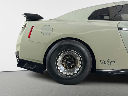Used 2021 Nissan GT-R Premium AWD/4WD image 8