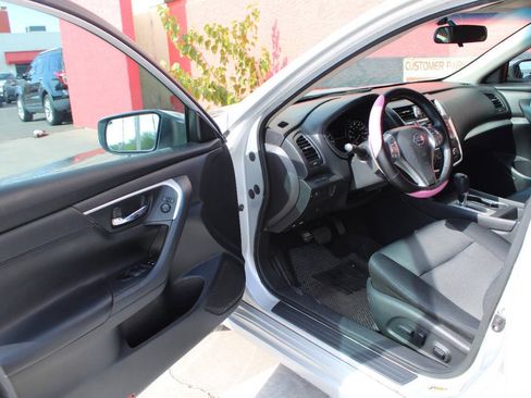 Used 2016 Nissan Altima 2.5 SR FWD image 9