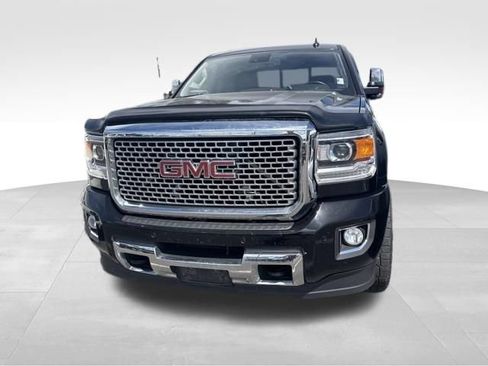 Used 2017 GMC Sierra 2500 Denali AWD/4WD image 3
