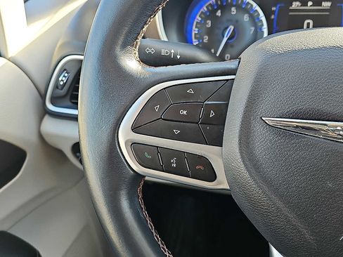 Used 2018 Chrysler Pacifica Touring-L w/ Tire & Wheel Group image 24