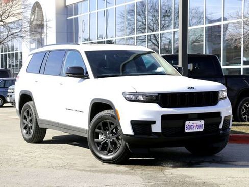 New 2025 Jeep Grand Cherokee L Laredo image 1