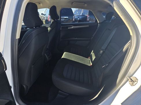 Used 2017 Ford Fusion SE FWD image 12