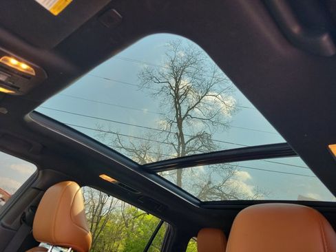 Used 2023 Toyota Highlander Platinum image 4