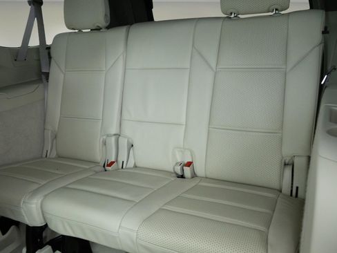 Used 2024 Cadillac Escalade ESV Sport Platinum w/ Heavy-Duty Trailer Package AWD/4WD image 29