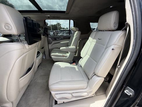 Used 2021 Cadillac Escalade ESV Sport Platinum RWD image 32