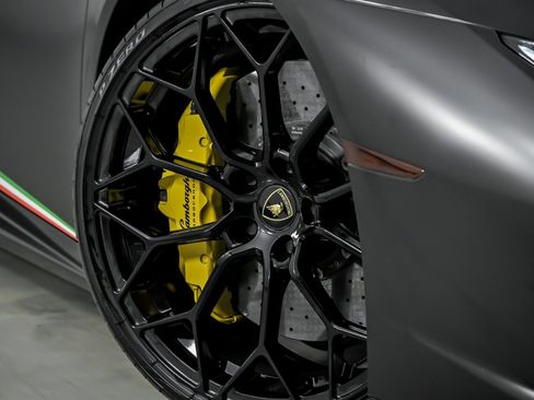 Used 2019 Lamborghini Huracan Performante image 4