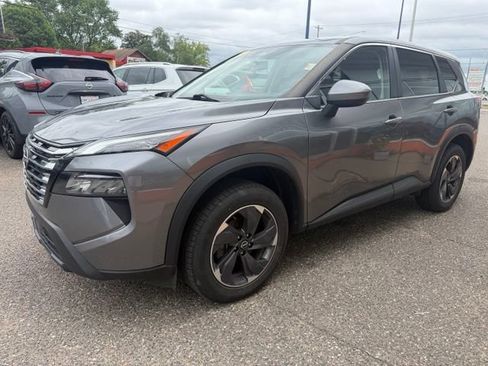 Used 2024 Nissan Rogue SV AWD/4WD image 3
