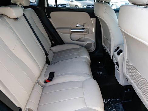 Used 2025 Mercedes-Benz GLA 250 4MATIC image 18