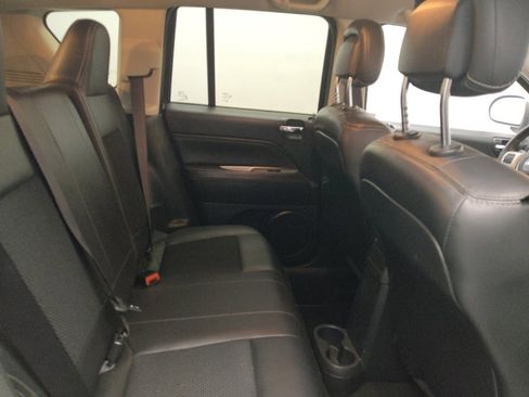 Used 2016 Jeep Compass Latitude image 19