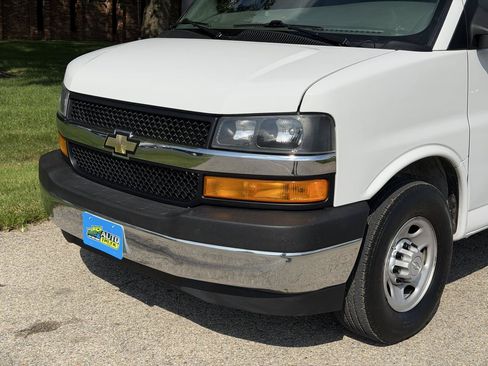 Used 2020 Chevrolet Express 3500 w/ Power Convenience Package RWD image 10