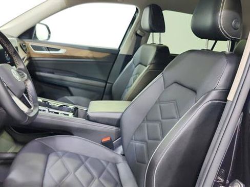Used 2025 Volkswagen Atlas SE FWD image 11