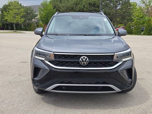 Used 2024 Volkswagen Taos SE FWD image 4