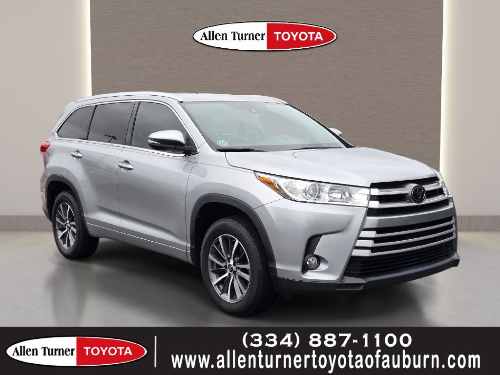 Used 2018 Toyota Highlander XLE FWD image 1