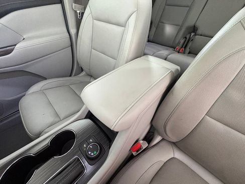 Used 2019 GMC Acadia SLT FWD image 33
