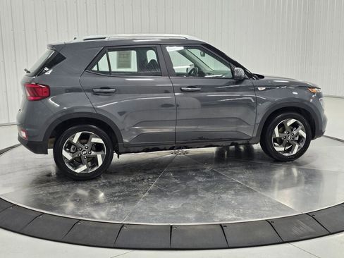 Used 2025 Hyundai Venue SEL FWD image 6